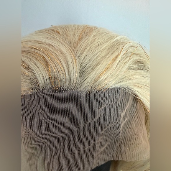 Brand new synthetic wig with tinsel. 13 x 1 parting space. 22 inches - Picture 6 of 14